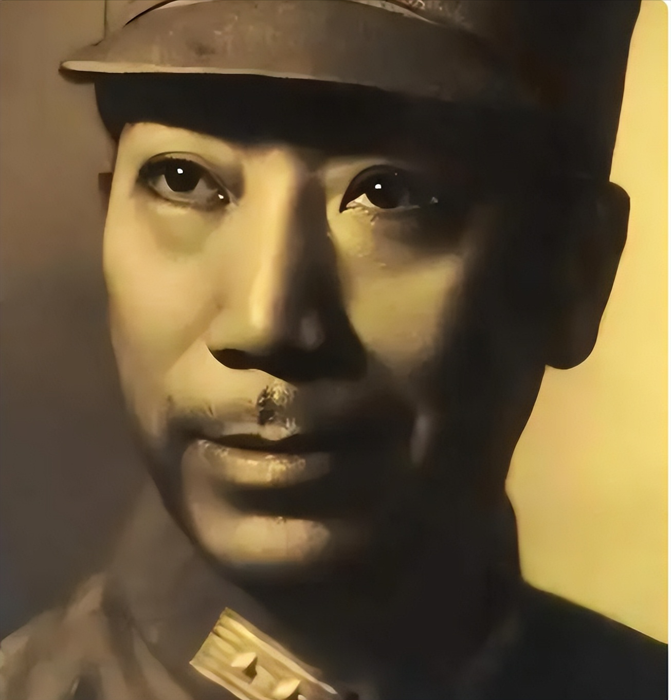 “军统局内有地下党！”军统头子戴笠闻讯震怒，刚要下令缉拿“内鬼”，但看到名字后，