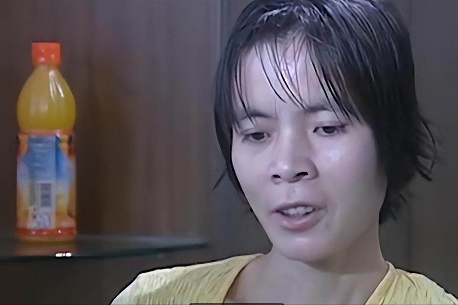 2007年，怀胎12个月的女子，在丈夫的陪同下，挺着巨肚，来到了广州医院检查，没