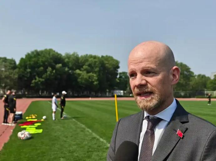 国际足联态度转变！别被他们的漂亮话给骗了，这其实是国际足联给中国足球现役一代开出
