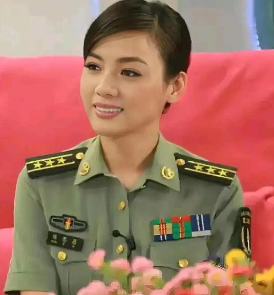 歌唱家陈思思在1999年办完离婚手续后，转身收拾行李，以特招身份进入了二炮文工团