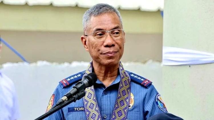 托雷三世绝对是莎拉，如果2028年大选胜出，后头号要优先清理的核心目标之一，双方