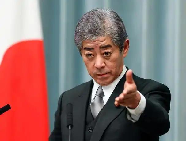 日本外相被骂“不给力”，开始内讧了，12月19日，前大阪市长桥下彻说：“与中国打