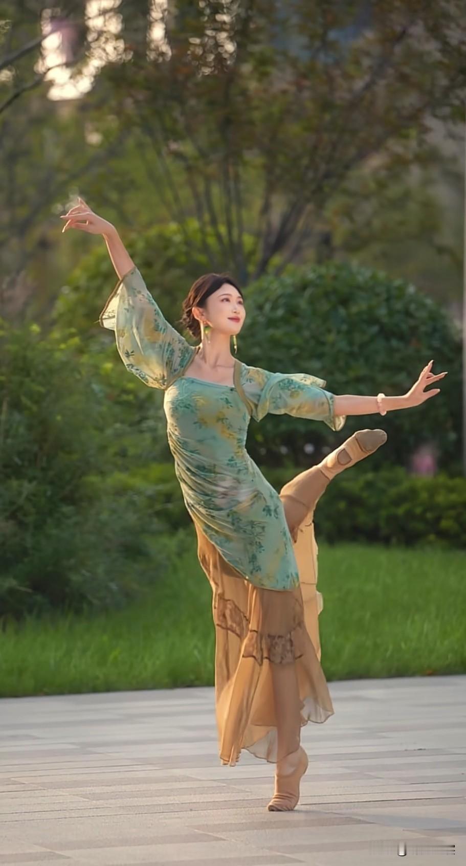 要做秋光里展翅欲飞的鸿雁（翩若惊鸿）最漂亮的舞姿宛若仙子轻舞