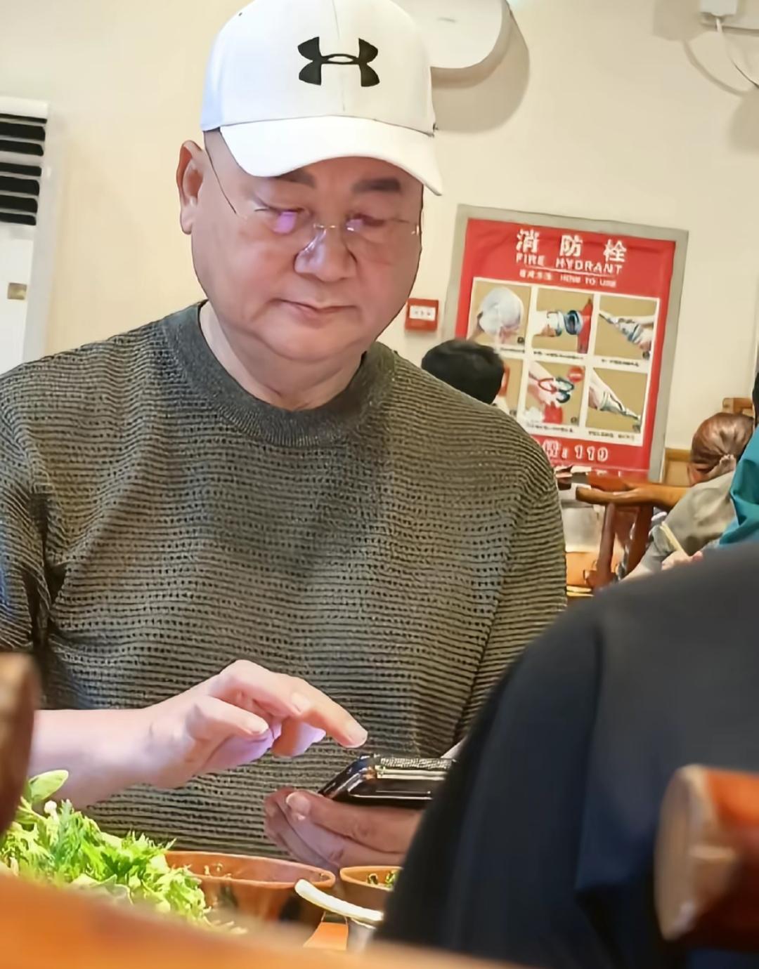 陈丽华离世已经4个月了，很久没露面的迟重瑞，最近在北京饭店被偶遇，以前儒雅