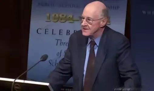 美国专家问“究竟要用什么办法，才能击败中国”，这场景就像小学生纠结怎么赢过大学