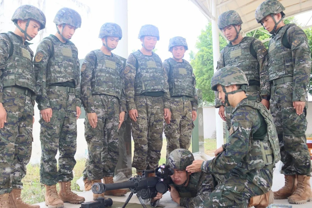 狙击榴新瞄具，外观看着是热成像（武警警官学院）烽火问鼎计划每天认识一件兵器