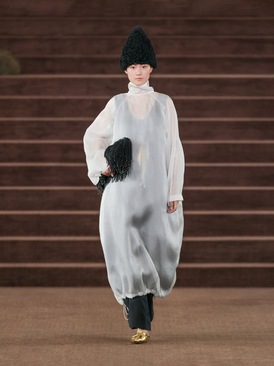 在东方，「月」绝非一个装饰性的诗词意象，它是我们观察天地后，为「长久」这一终极命