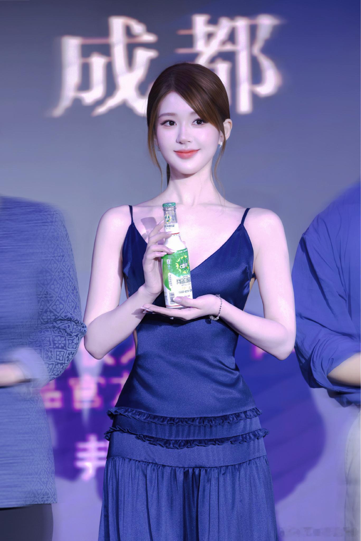 赵露思zls赵露思许我耀眼zls赵露思许妍“眼睛是一片安静的海”𝙏𝙝𝙚