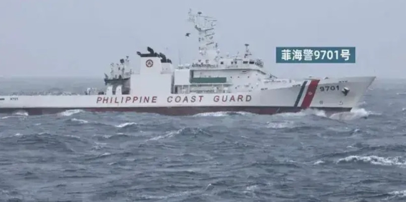 菲律宾9701号海警船该不会又是来给咱送斗争经验来了吧！昨天在南海挑衅咱215