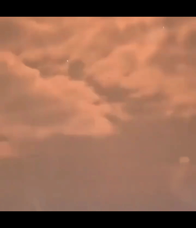 伊朗两枚导弹命中以色列海法炼油厂。尽管以色列实施严格的新闻管制，不准发伊朗导弹命