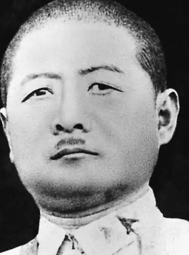 1934年，吉鸿昌被枪决以后，他的妻子胡红霞卖掉所有的资产赎回了尸体，却发现丈夫