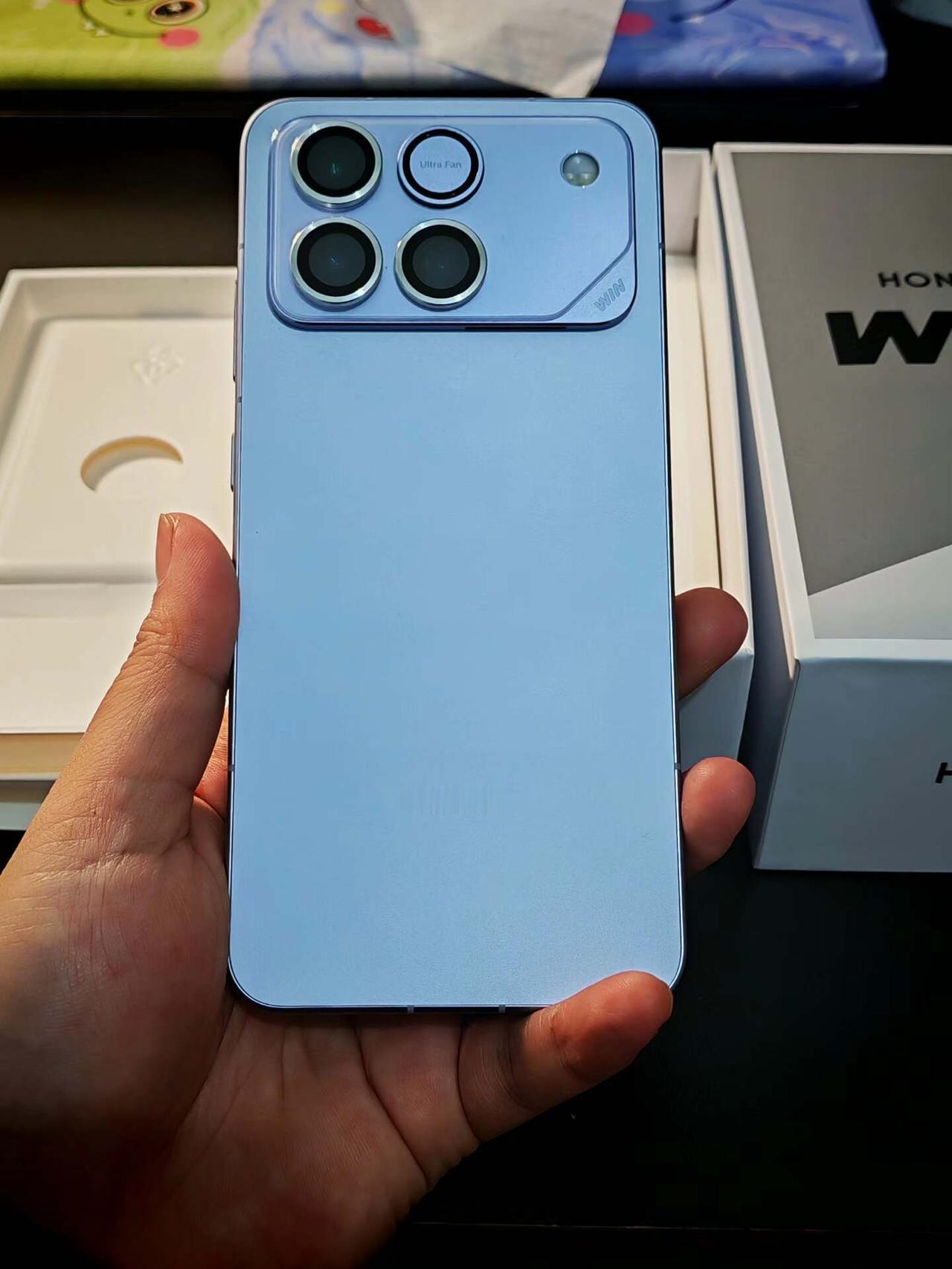 友商还在用9000mAh电池画大饼，荣耀直接用10000mAh大电池的荣耀WIN