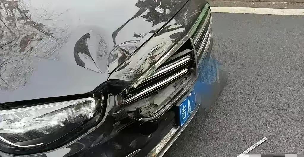 长春路虎别车事件刷屏：一个人的错，真能代表一座城吗？短短几十秒恶意别车，让