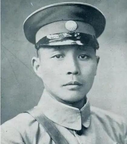 1938年6月，国民党上将钱大钧，走进军统湖北站，当着一众人特务的面，拔枪击毙了
