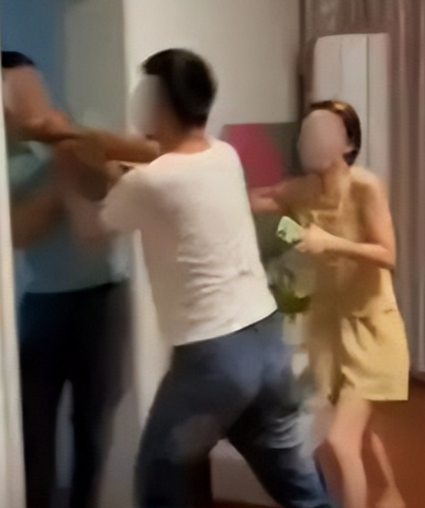 内蒙古通辽，一已婚女子平时受到男同事的多番照顾，竟与男同事产生了情愫，并发生了不