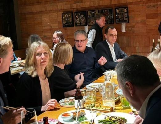 西方政客的傲慢，在中国的移动支付面前不值一提！斯塔默时隔八年踏入北京，迎接他的不