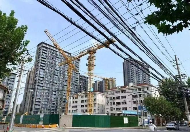 “楼市困境是30年叠加形成的，绝不可能靠几个政策就轻松解决。”这话不是网友说