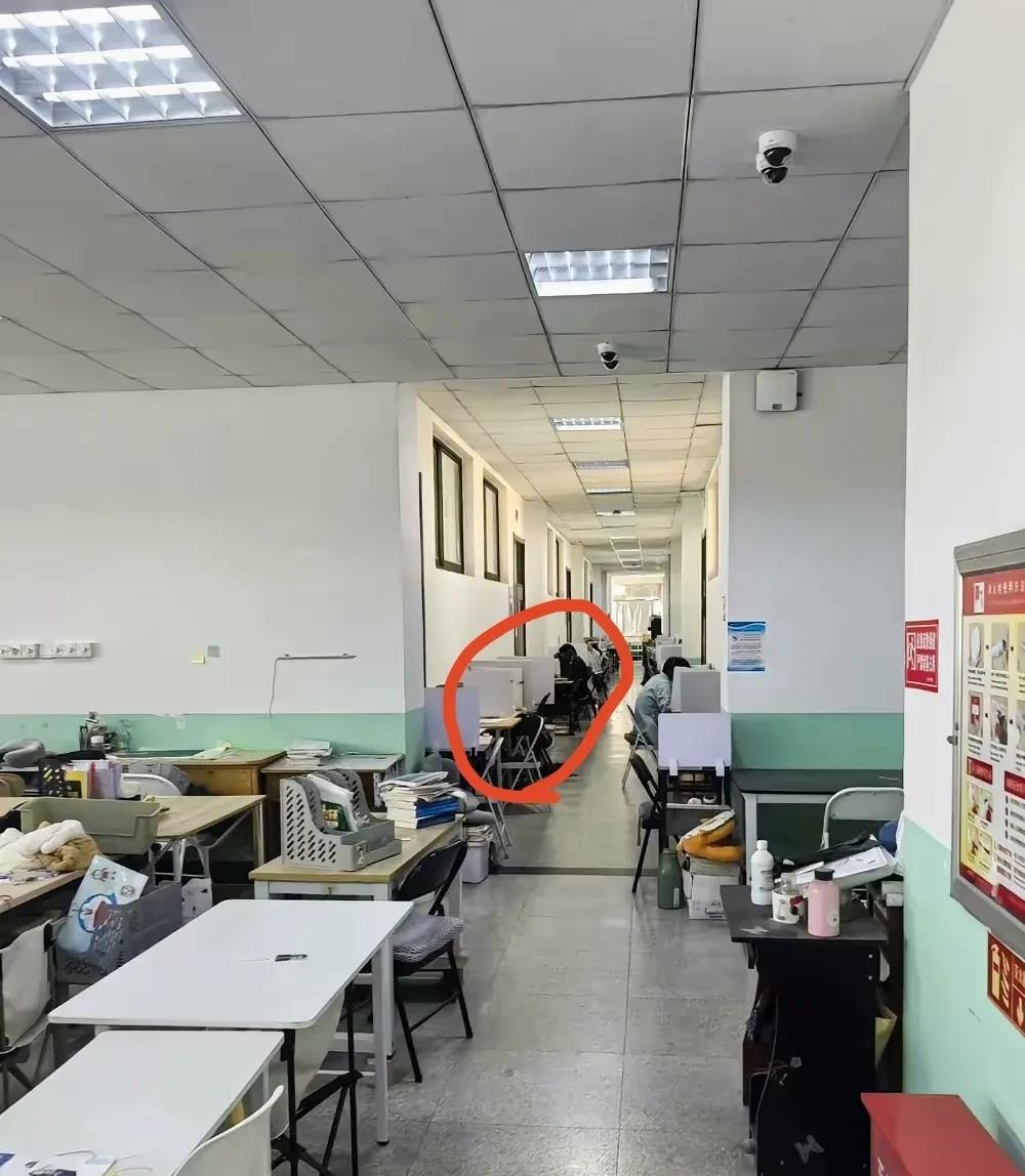 青岛大学这两天可是像热锅上的蚂蚁不仅有宿管大爷的事情，还有更奇葩