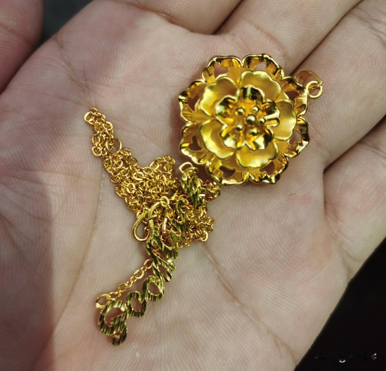 当所有人都知道黄金涨的时候，就要小心谨慎了！美元降息呀，都快成娱乐新闻了，当
