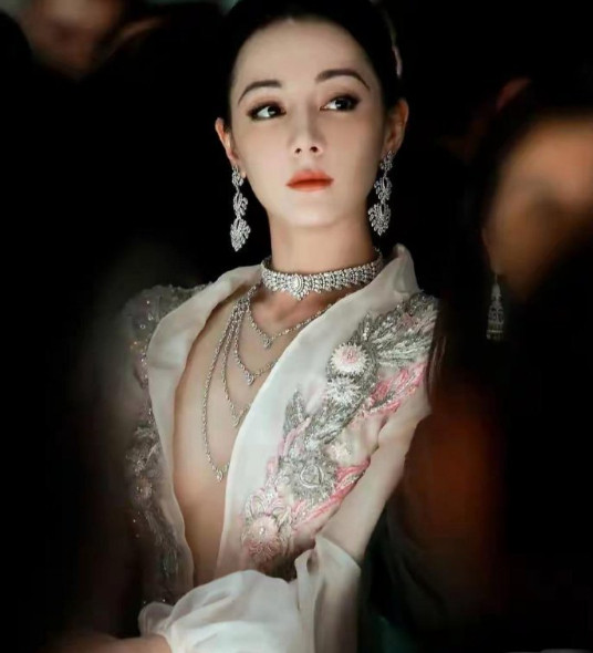 热巴不捂挺好看的​​​