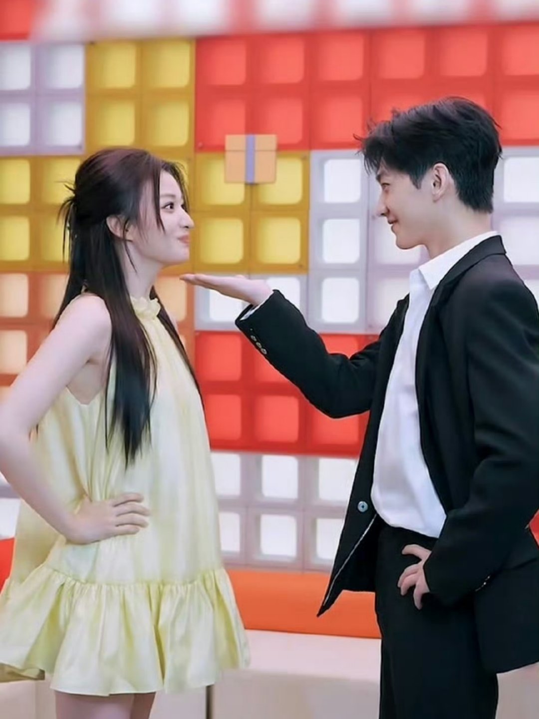 曝杨洋王楚然分手后再无交集据爆料，“白眼女神”王楚然和军艺校草杨洋曾因合作《我