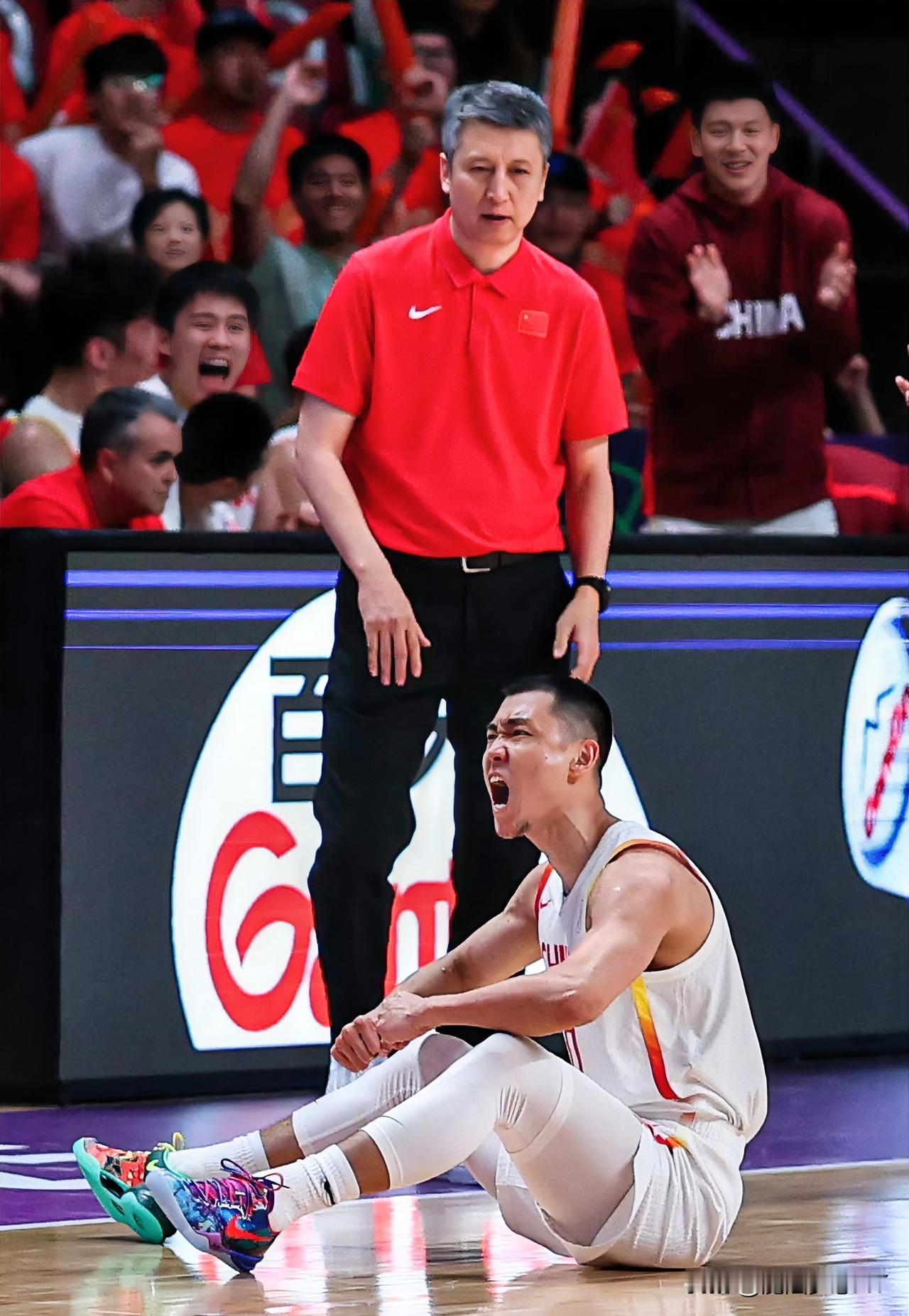 现在最开心的人不是关键时刻连拿5分的高诗岩不是山东男篮主帅邱彪，而是中国男