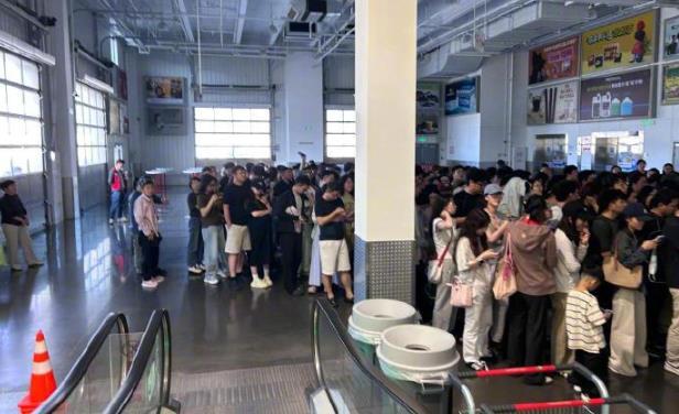 为什么苹果销量大杀四方？真相刚刚曝光苹果iPhone17系列，在中国原价卖，都