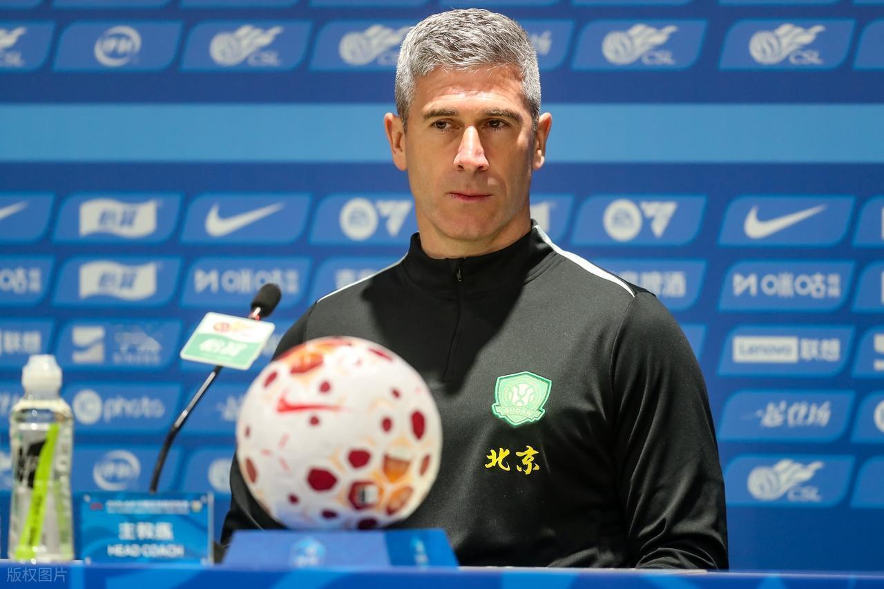 中超第5轮焦点战，北京国安主场迎战成都蓉城！这场榜首大战，不光是球员比拼，更是两