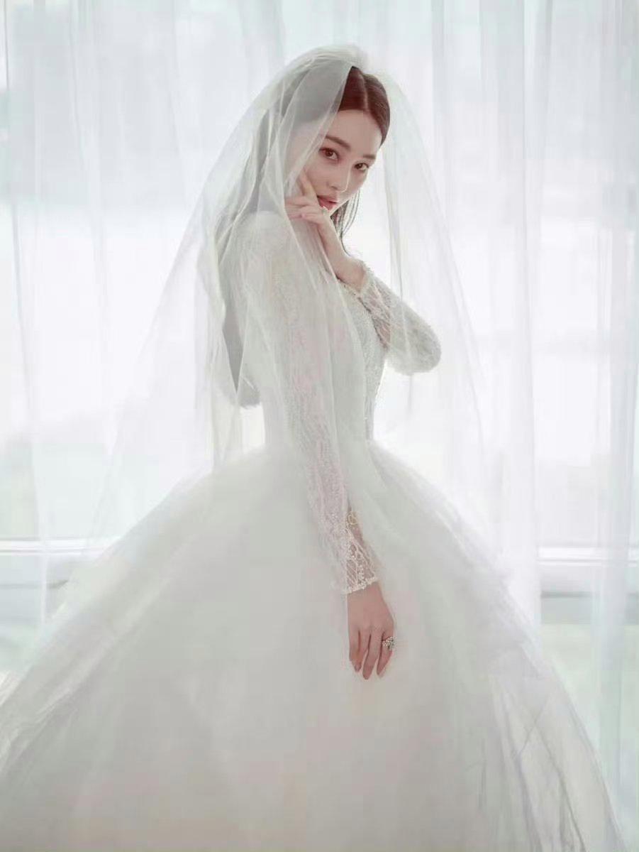 张馨予当年的婚纱照真的是太美了