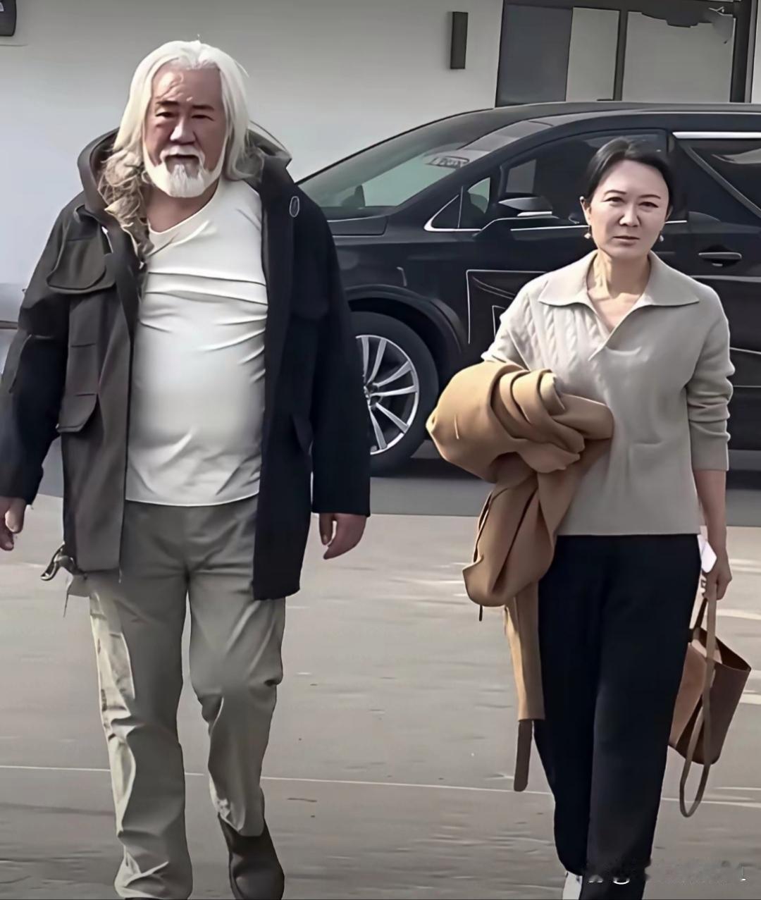 张纪中比老婆大31岁，现在看着却越来越有夫妻相，年龄差完全看不出来！