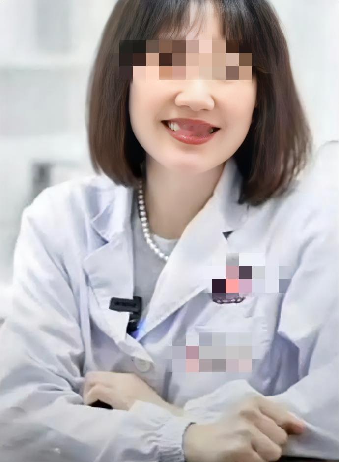 出于好奇，问了下老公，她好看不？男人支支吾吾不肯说看他这幅德行肯定看过了！