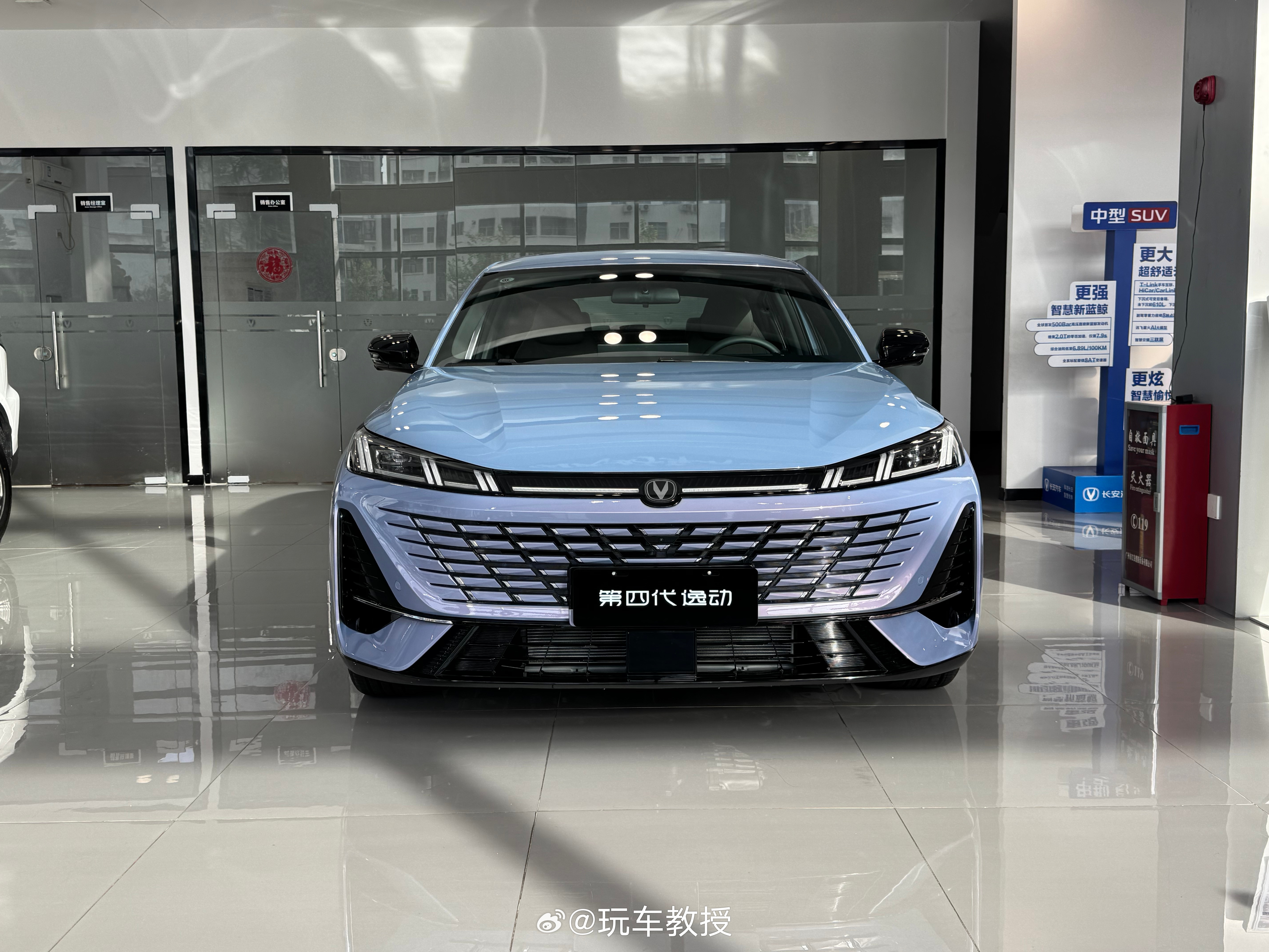 今天去看了全新的长安逸动这车首先给人感觉就是长，虽然从参数来说，只是比上一代长了