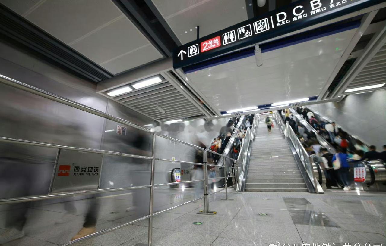 早呀、今天是2025年11月5日星期三农历乙巳【蛇】年九月十六地铁客流数据