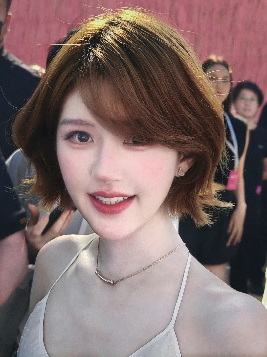 天才短发。。。。短发天才。。。。🍑​​​