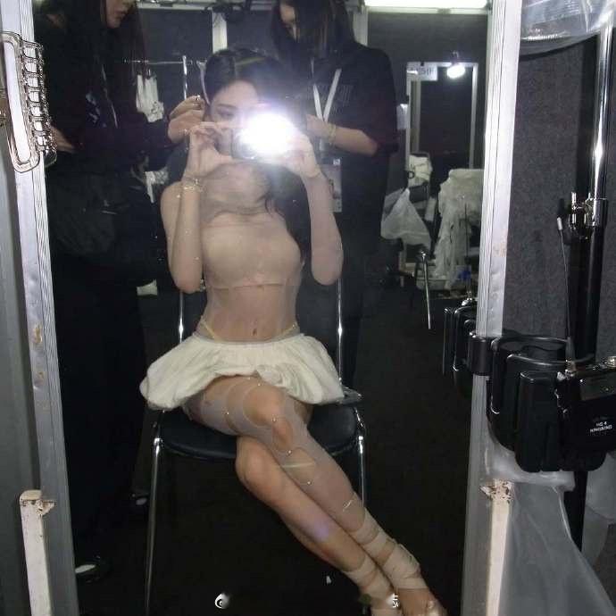 NINGNING宁艺卓ig更新烧烧的~🥵🔥