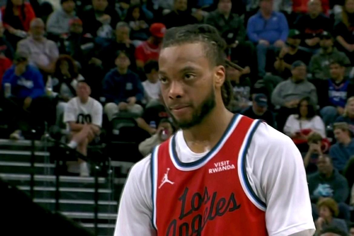 快船想念哈登的一天！快船真的太不争气了，关键卡位战输给开拓者，今天主场以逸待