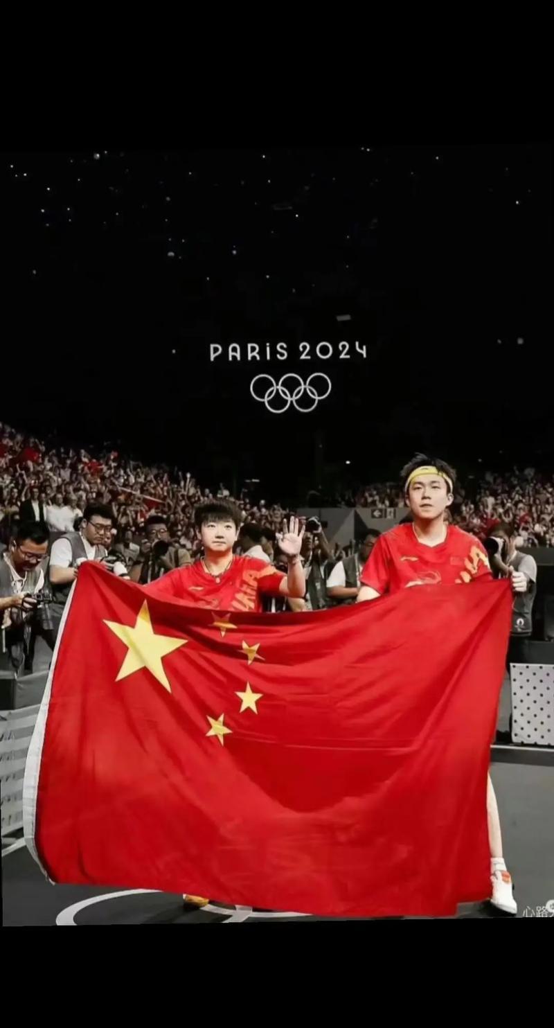 咋晚新家坡乒乓球大滿冠赛场内，星光闪烁，在乒乓球女单决赛中，孙颖莎与王曼玉的对决