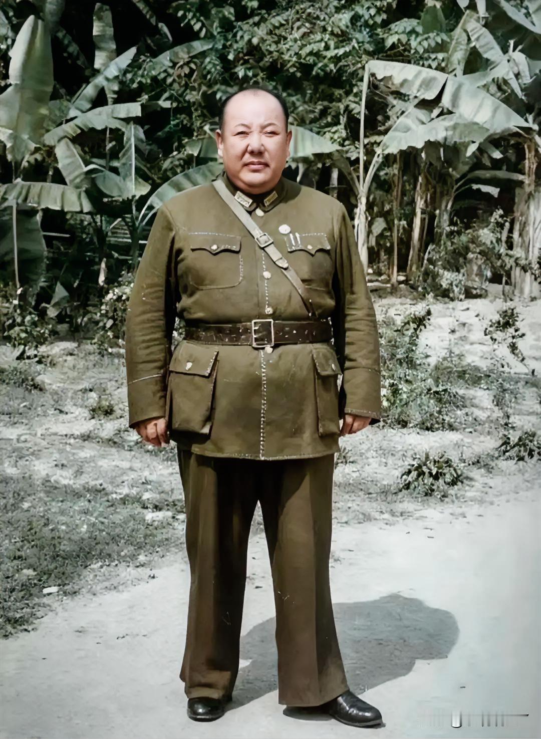 这便是马鸿逵的真实模样，这并非演戏，也绝非电视剧里的演员，而是1943年他在重庆