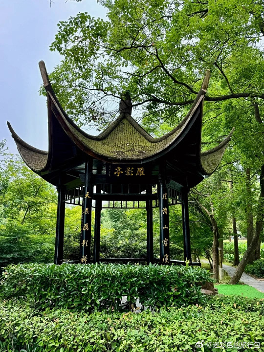 武汉东湖真的是城市免费宝藏湖，水域比西湖大六倍。百多公里绿道适合骑行散心，一路串