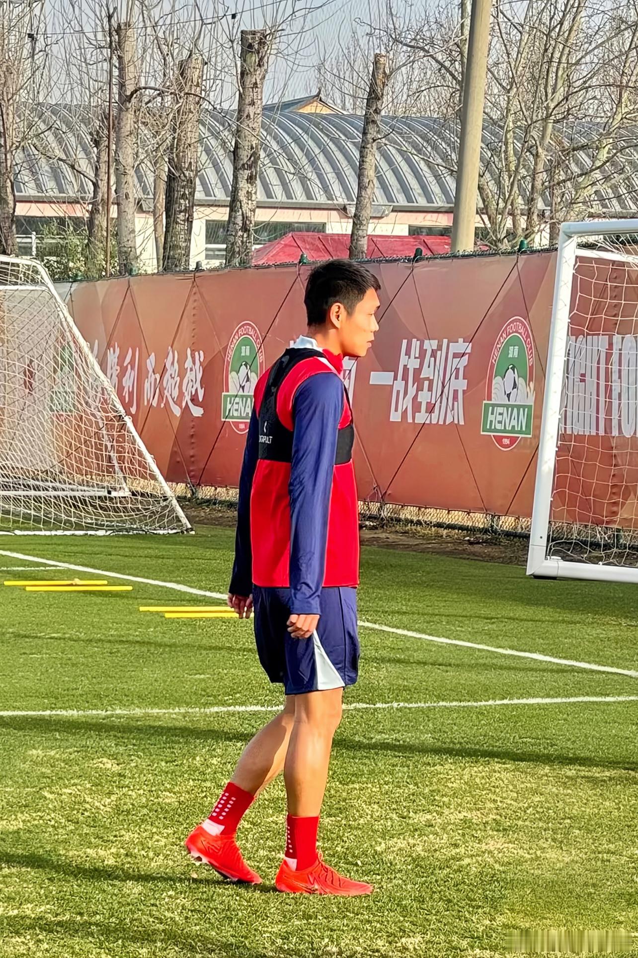 中超河南队2月21日下午，河南队在中牟基地集结，并进行了第三阶段冬训的首趟训练