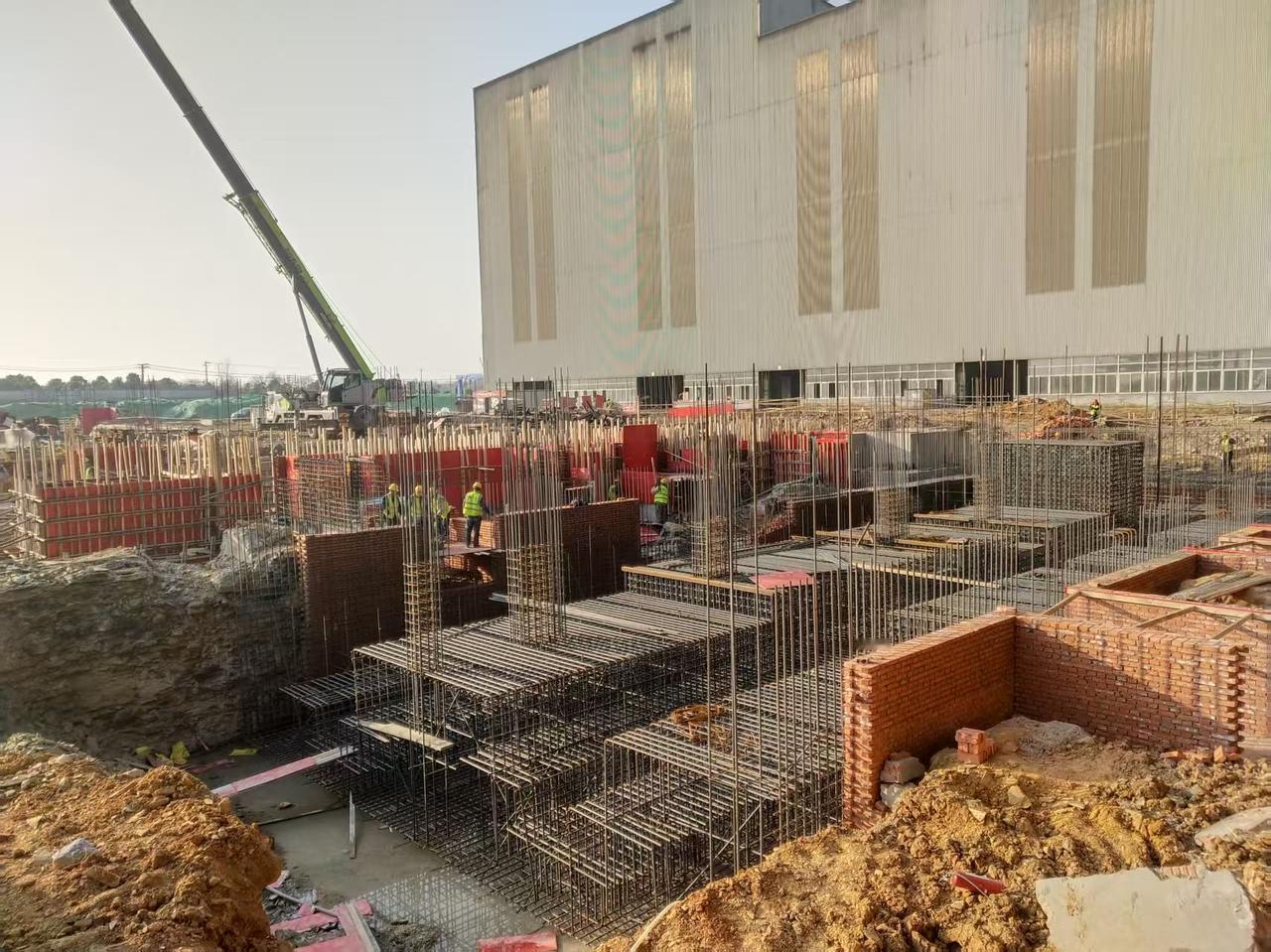 离开了河北去了安徽，那边新建一条中板生产线，去筹备组搞筹备。去了之后，懵逼了