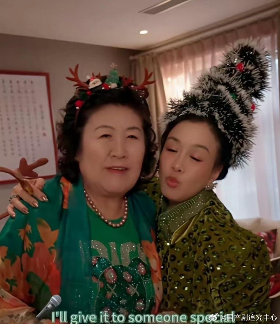 钟丽缇和婆婆没差几岁，看着却像两代人