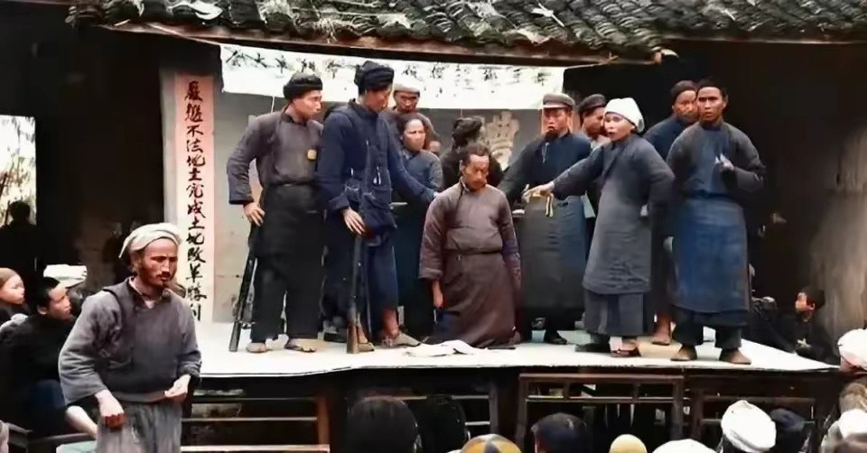 上世纪50年代，湘西佃农“斗地主”。