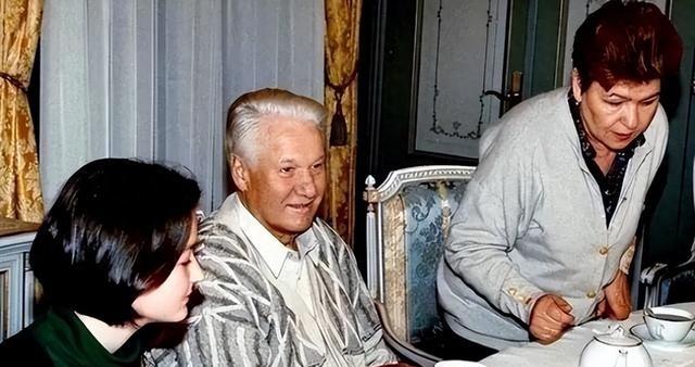 生活由普京担保，来中国疗养，叶利钦人生中最后那8年过得怎样？叶利钦的执政生涯