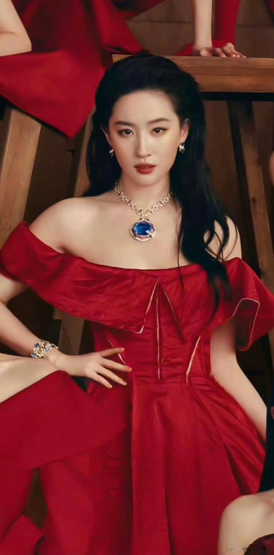 吐槽一下《Vogue》20周年金九女星群封，请的人太多，像结婚照伴娘团一样，浪姐