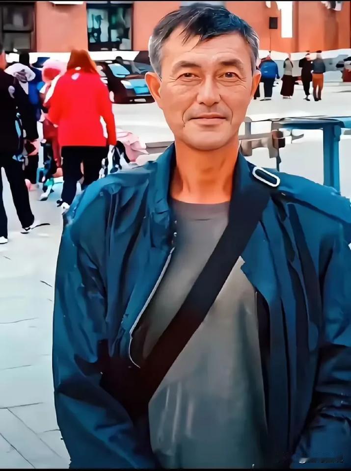 图一中的这位老人，别看现在已经花甲之年，但是在他年轻的时候，他的名字可是响彻南疆