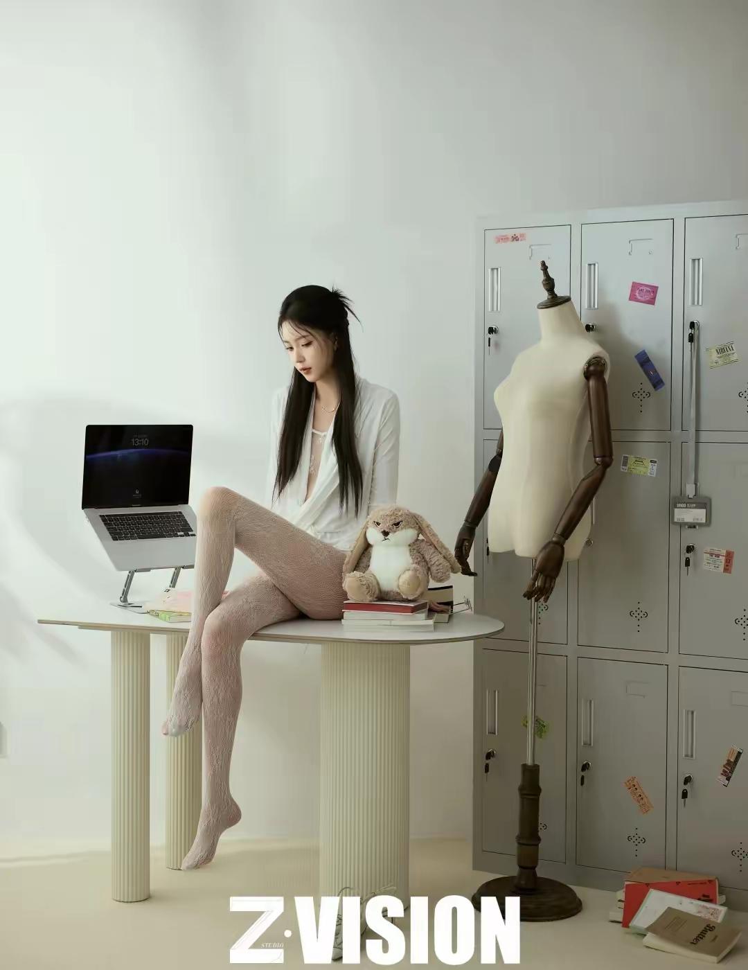 时尚穿搭指南：优雅与科技的完美结合你认为人幸福不幸福取决于什么紧身裤大家都喜欢