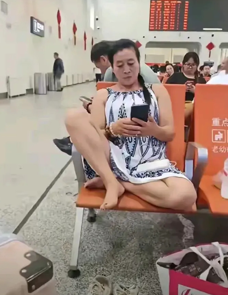 到了男女不分的年龄了，怎么舒服怎么来！