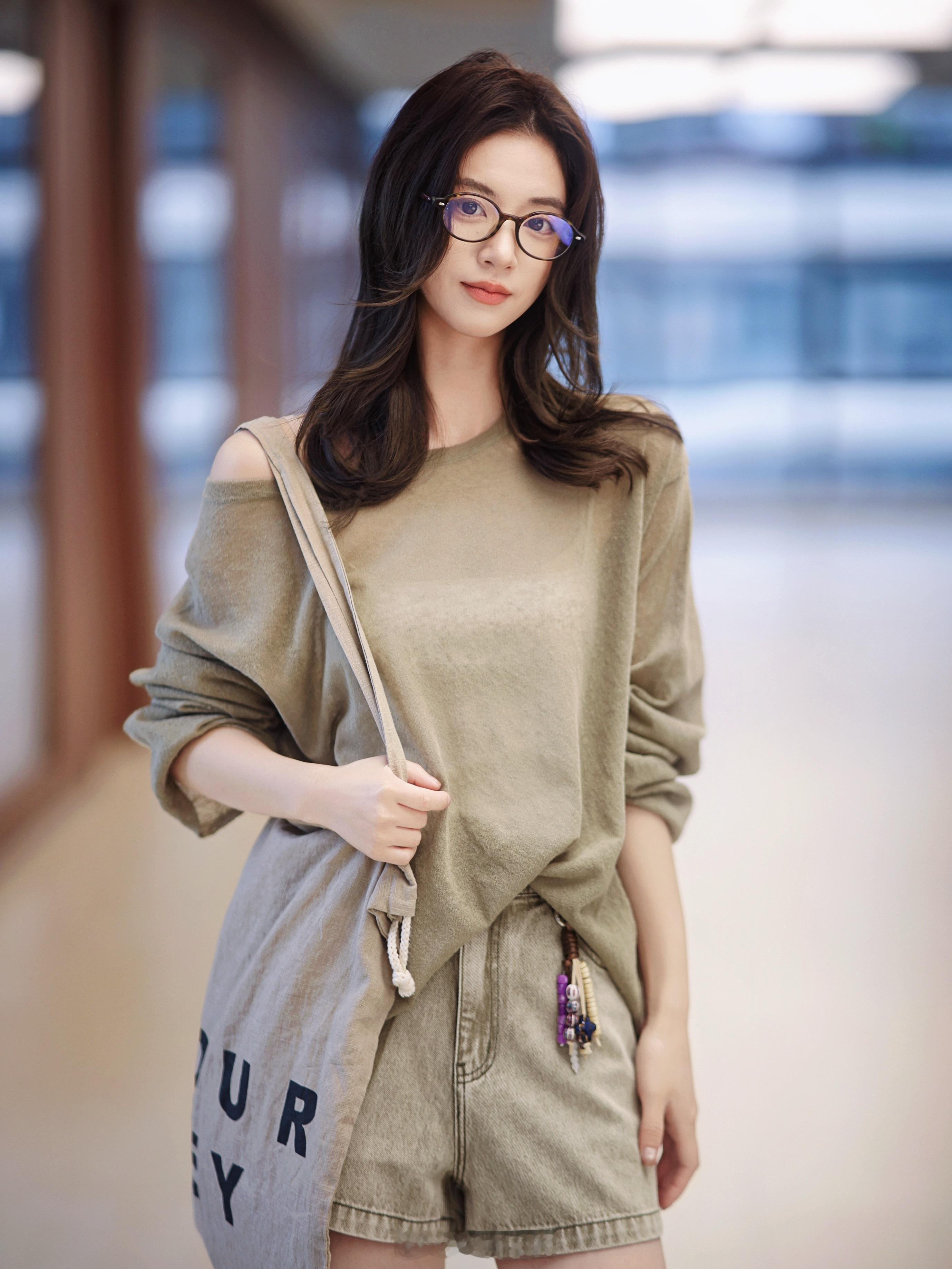 松弛自在空调衫/防晒衫这一件就够了哇！亚麻棉的清爽透气且很轻！最重要的是前