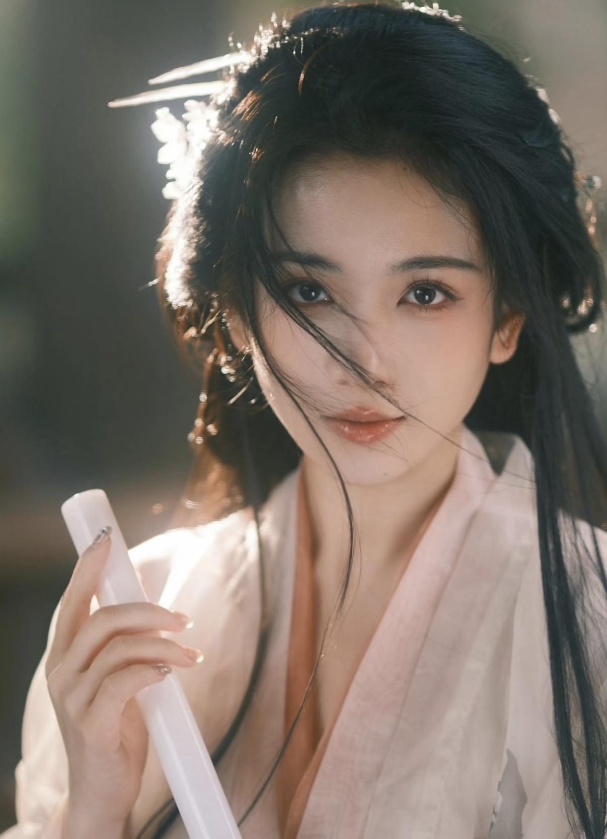 有的人生来就是享福的，不信你看看代露娃，东北独生女，从小成绩不好，爸爸妈